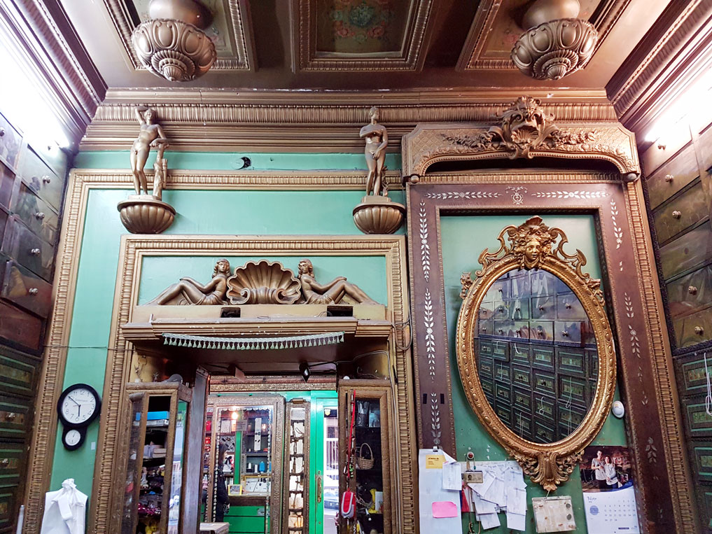 A centenarian haberdashery featured in: An archive of places Madrid has lost
