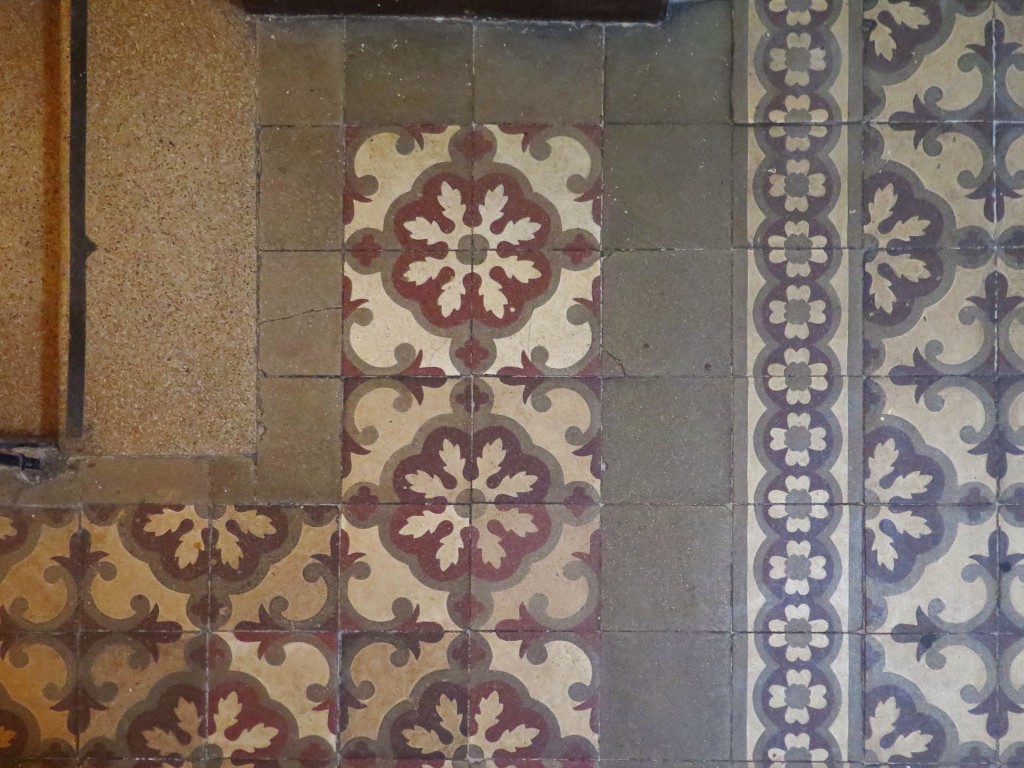 Look at that original tiled floor!
