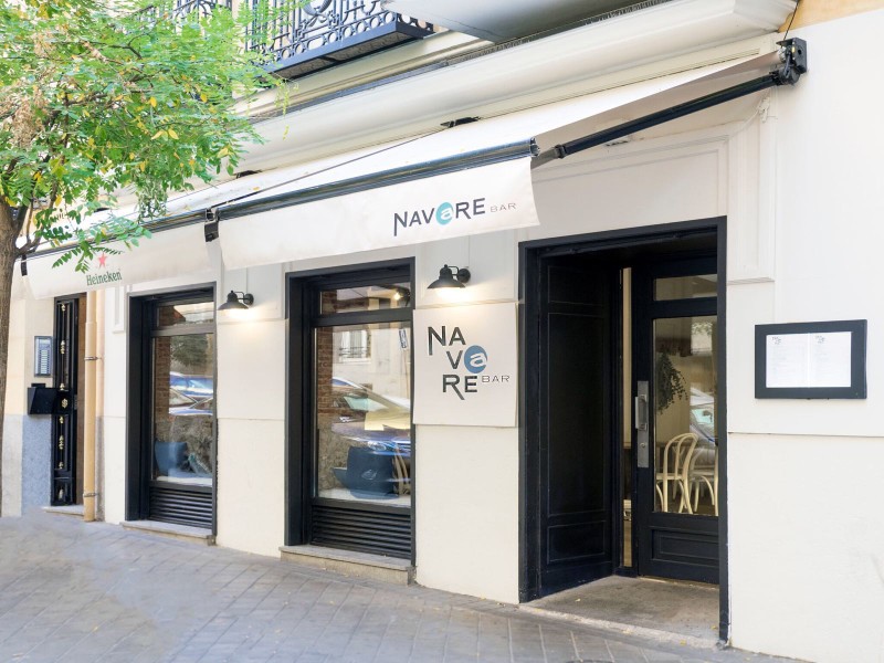 Navare_bar_Naked_Madrid_8