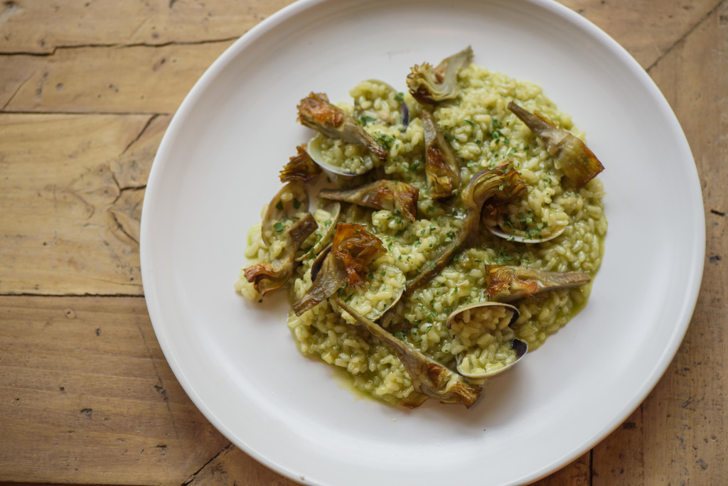 Rice with clams and artichokes at Fismuler, one of the best restaurants in Madrid