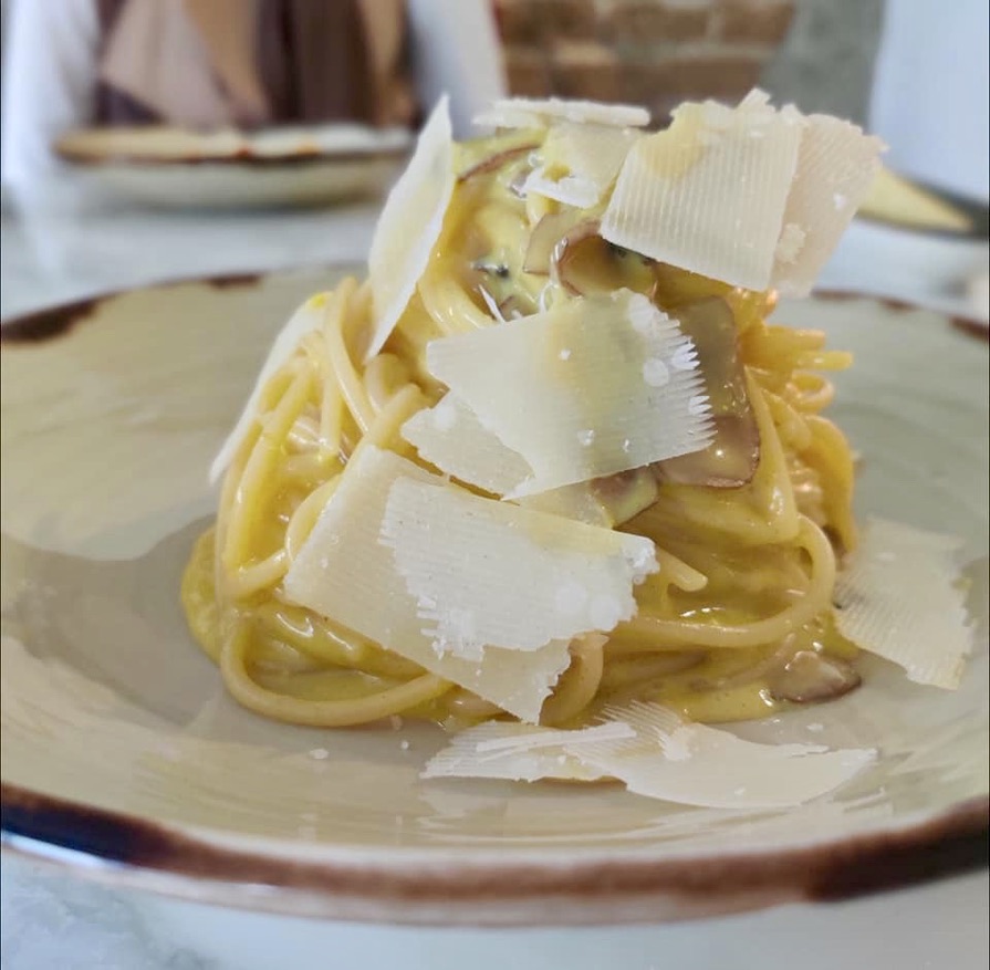 carbonara pasta dish at Nina Pasta Bar in Madrid's La Latina neighborhood