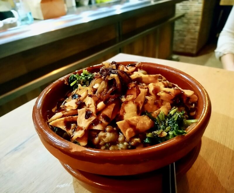 Refusion Delivery restaurant serves authentic dishes from Syria, Sudan and Venezuela, prepared by chefs who are refugees. Located in Madrid's Tetuan area.