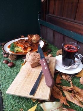 Thanksgiving platter from a Madrid restaurant in 2020